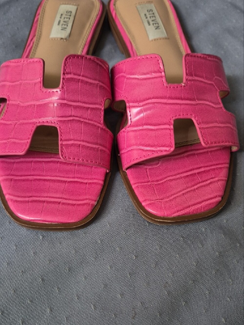 STEVEN by Steve Madden Hot Pink Croc-Embossed Slide Sandals Elle Woods Staple - Picture 4 of 7
